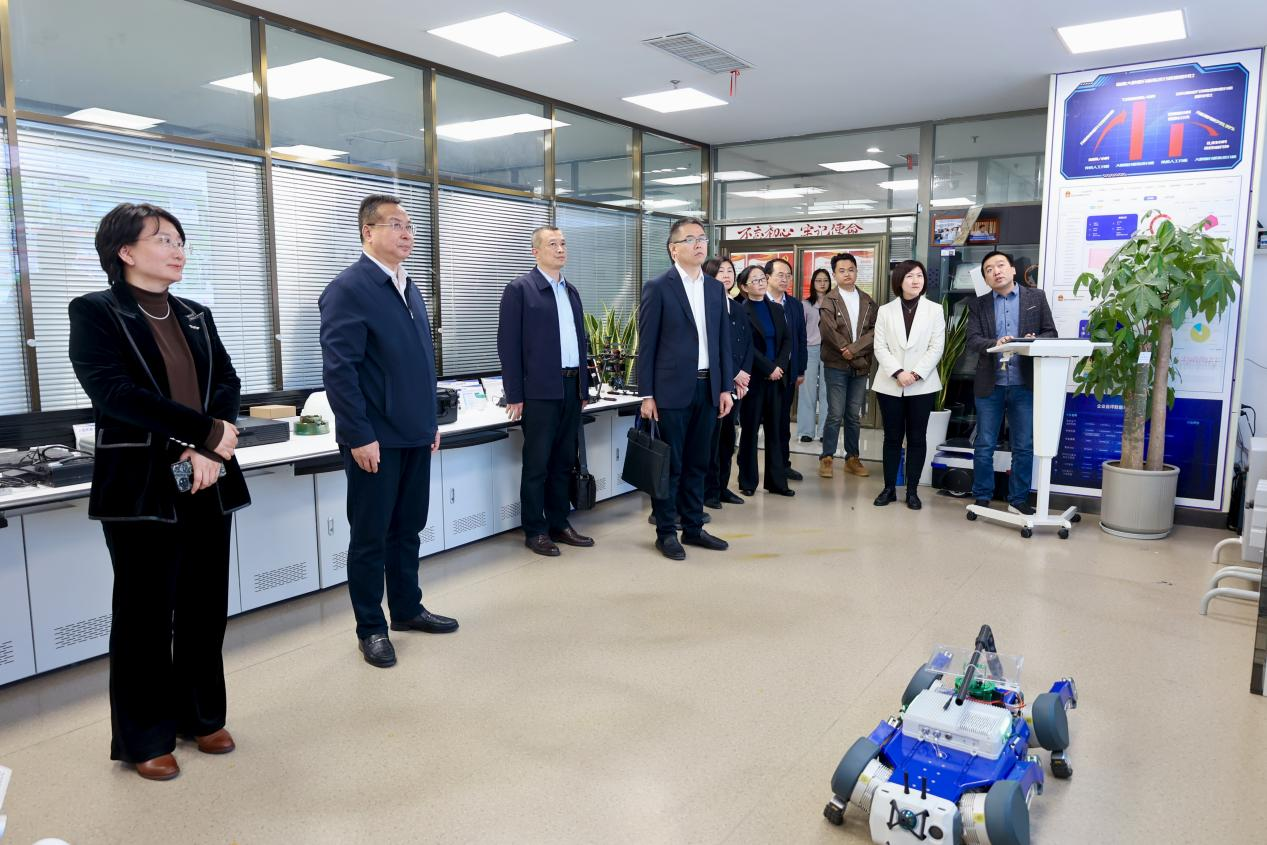 市科协开展科技惠企和高校科协工作调研